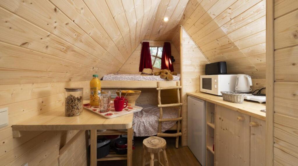 Camping Ushuaia Villages Au Bois Joli Andryes Bagian luar foto