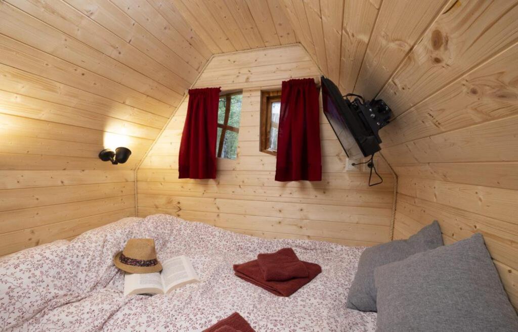 Camping Ushuaia Villages Au Bois Joli Andryes Bagian luar foto