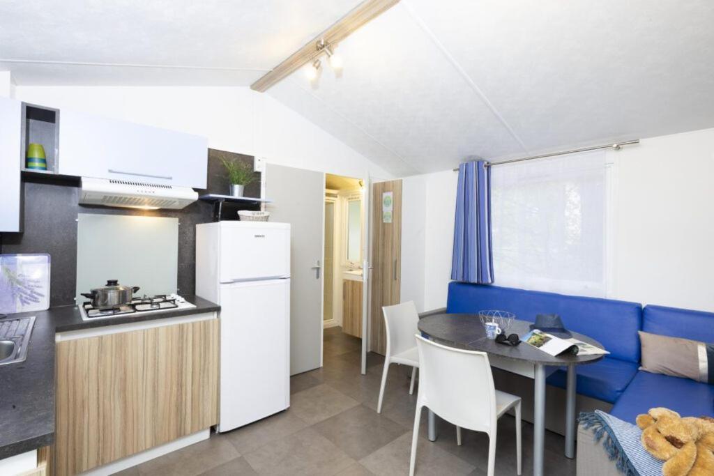 Camping Ushuaia Villages Au Bois Joli Andryes Bagian luar foto