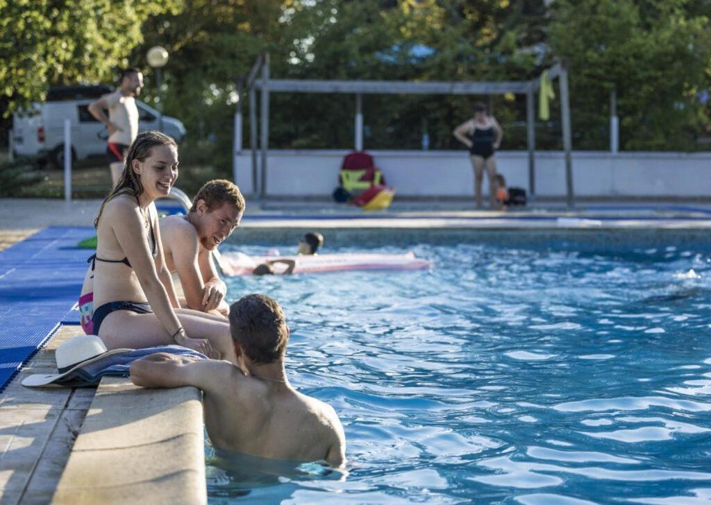 Camping Ushuaia Villages Au Bois Joli Andryes Bagian luar foto